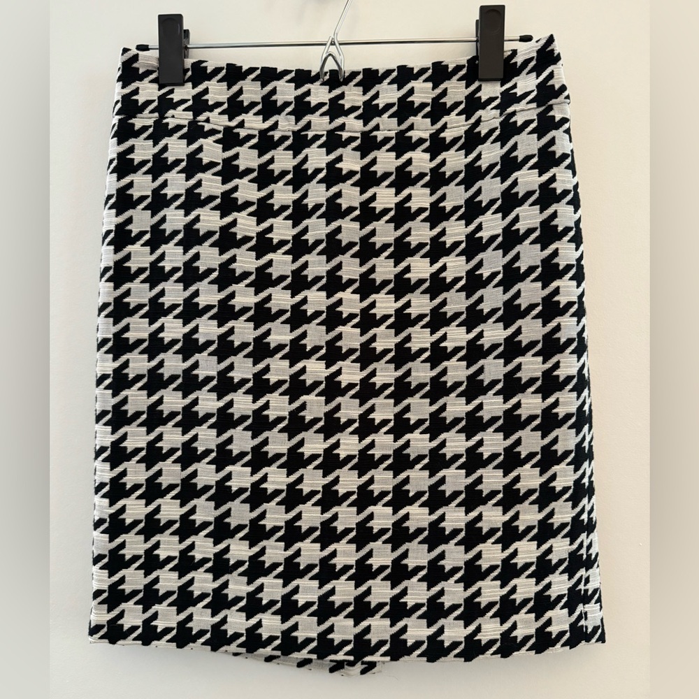 Classic Ann Taylor Black and White Houndstooth Skirt, 2p
